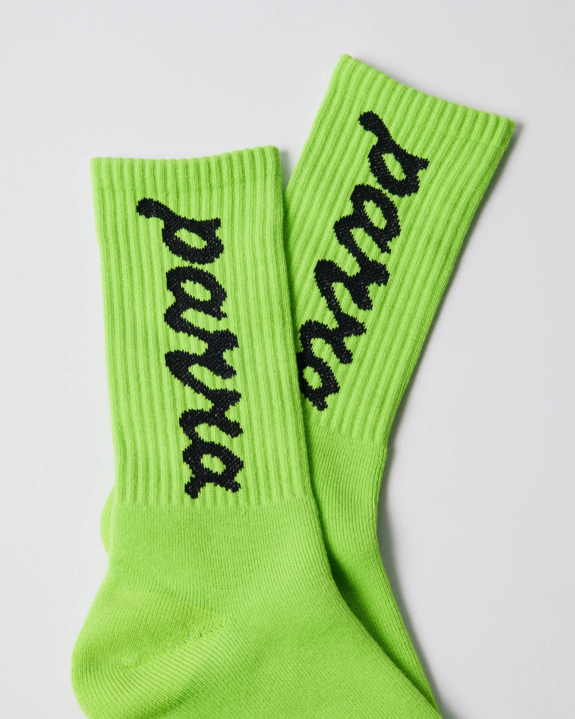 By Parra Lowercase scriptlogo crew socks (Acid green) By Parra