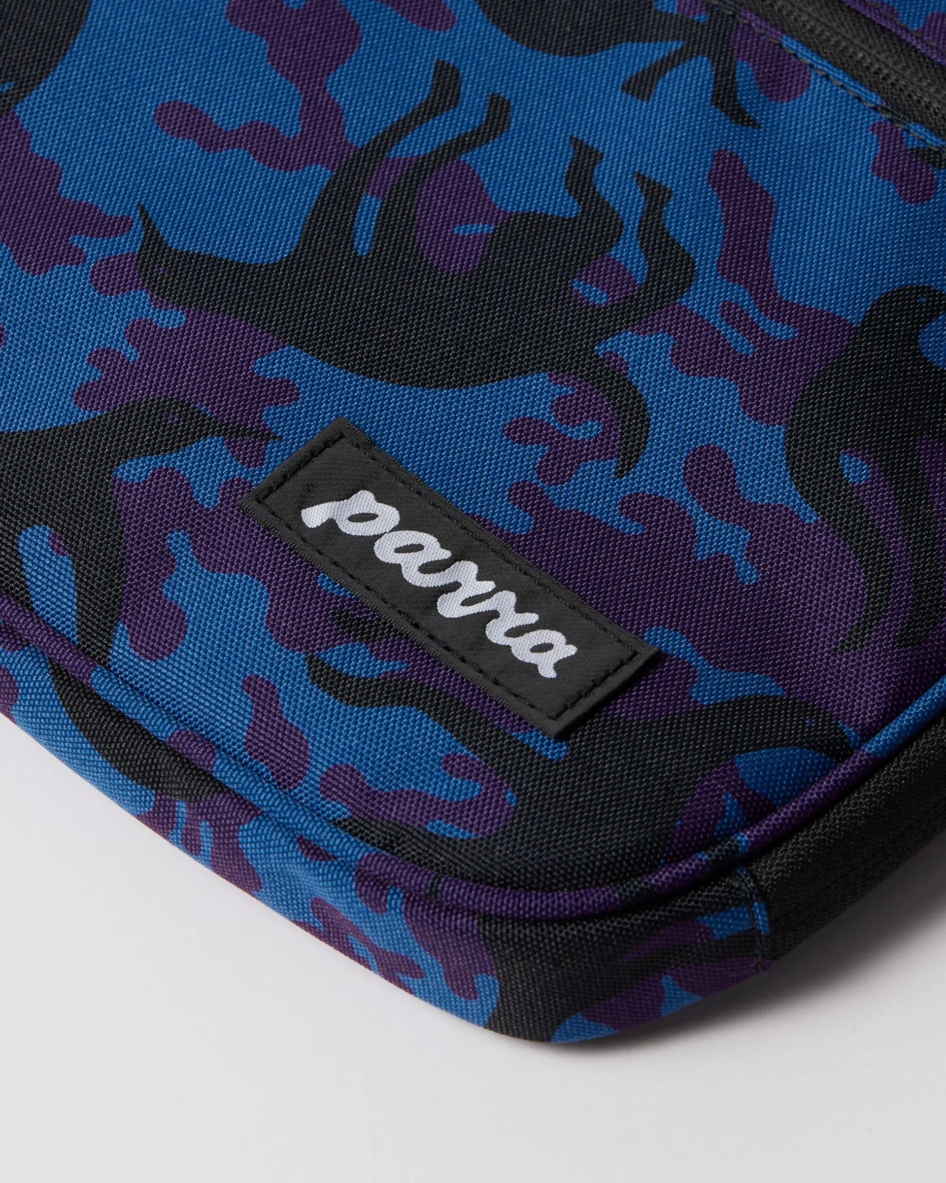 By Parra Purple camo beast laptop sleeve (Bleu) By Parra