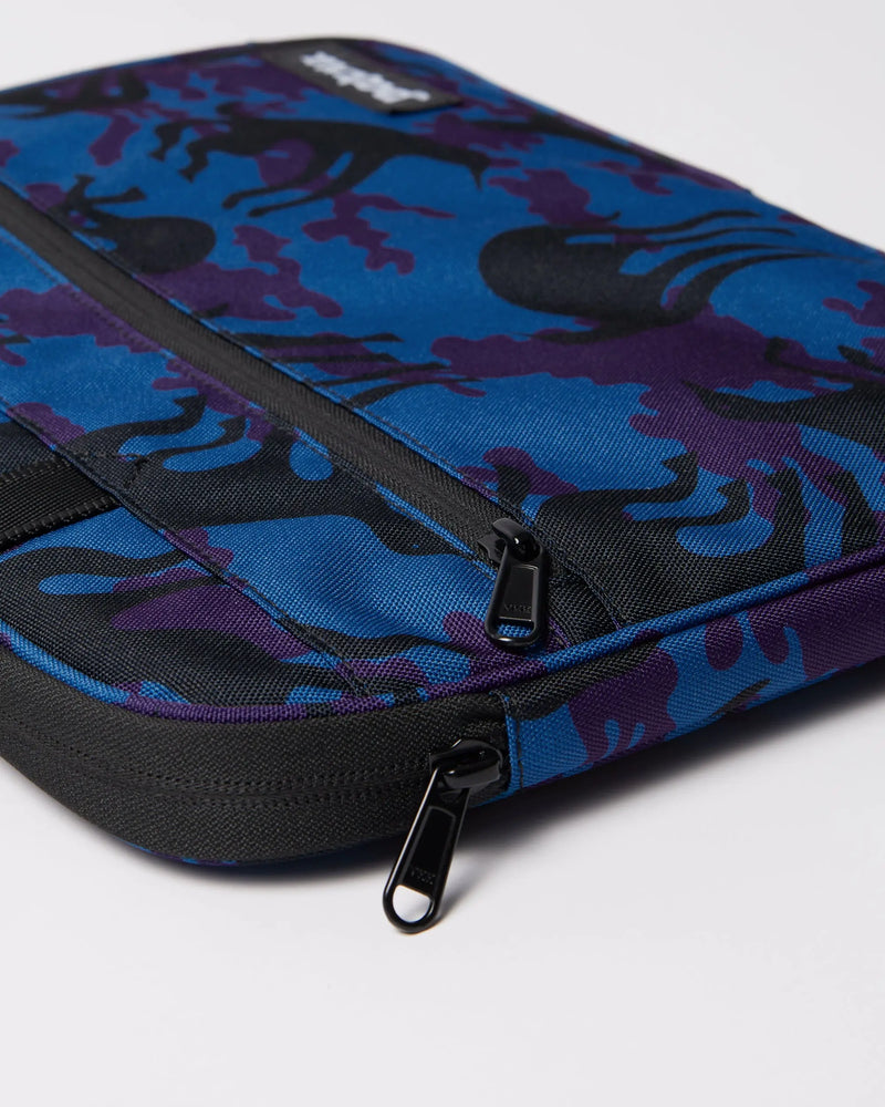 By Parra Purple camo beast laptop sleeve (Bleu) By Parra